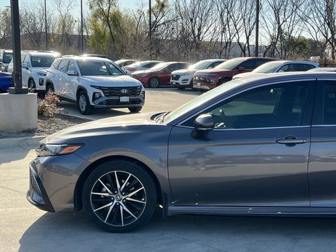 Used 2023 Toyota Camry SE image 7