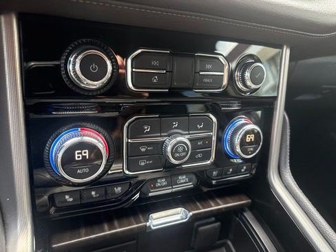 Used 2021 GMC Yukon Denali w/ Denali Premium Package RWD image 18