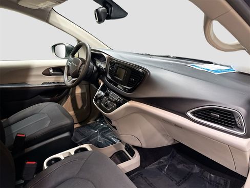 Used 2017 Chrysler Pacifica LX w/ Tire & Wheel Group image 28