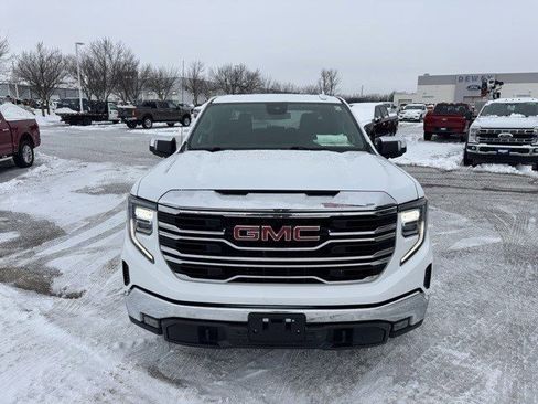 Used 2025 GMC Sierra 1500 SLT image 2
