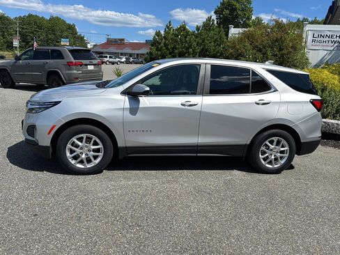 Used 2022 Chevrolet Equinox LT image 2
