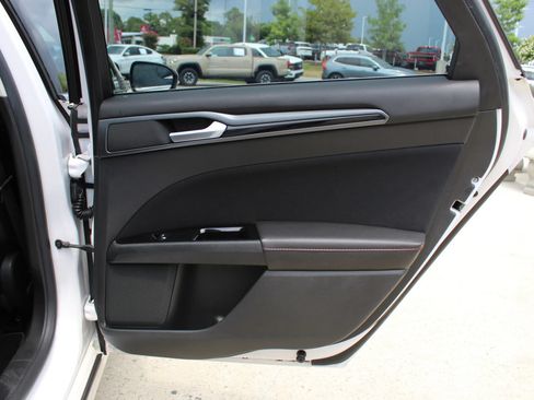 Used 2015 Ford Fusion SE w/ Equipment Group 201A FWD image 22