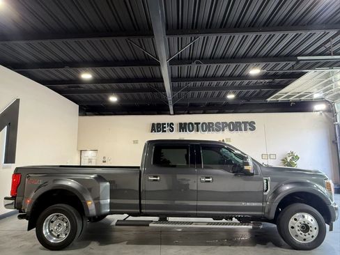 Used 2019 Ford F450 Lariat w/ Lariat Ultimate Package AWD/4WD image 3
