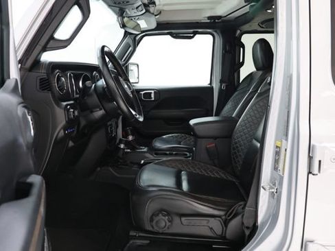 Used 2022 Jeep Wrangler Unlimited Sahara AWD/4WD image 19