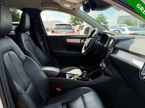 Used 2019 Volvo XC40 T5 Momentum AWD/4WD image 9