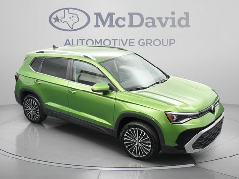 Used 2025 Volkswagen Taos SE FWD image 32