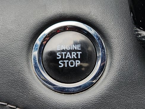 Used 2023 Toyota Highlander XSE FWD image 16