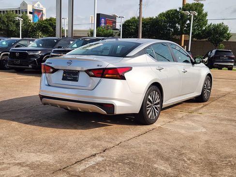 Used 2024 Nissan Altima 2.5 SV FWD image 6