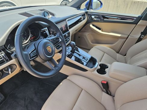 Certified 2026 Porsche Macan AWD/4WD image 4