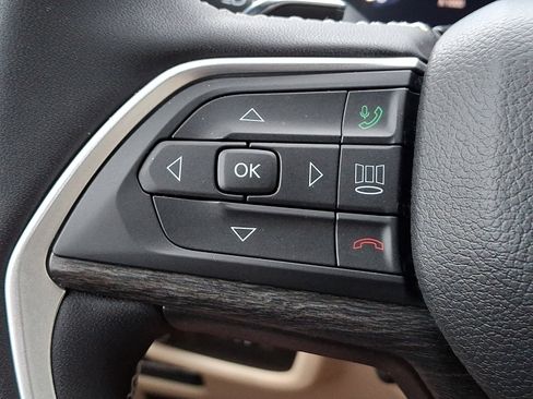 Certified 2025 Jeep Grand Cherokee Limited w/ Luxury Tech Group II AWD/4WD image 23
