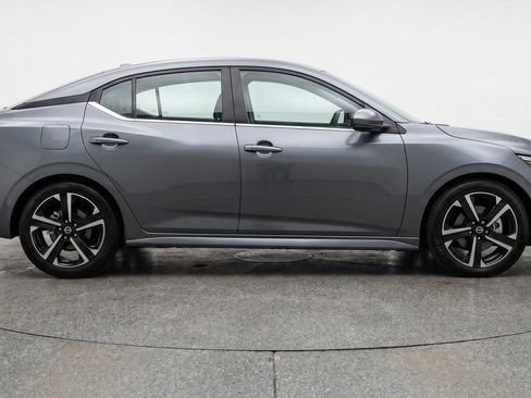 Used 2025 Nissan Sentra SV FWD image 11