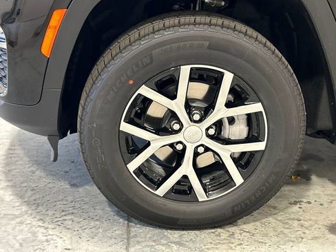 New 2025 Jeep Grand Cherokee Limited image 11