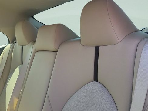 Used 2019 Toyota Camry LE FWD image 9