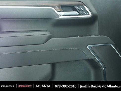 Used 2025 GMC Sierra 1500 SLT AWD/4WD image 6