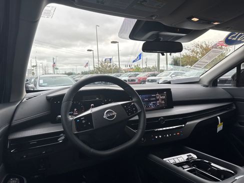 Certified 2025 Nissan Murano SV image 10