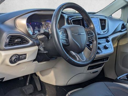 Used 2020 Chrysler Pacifica Touring-L Plus w/ Tire & Wheel Group FWD image 2