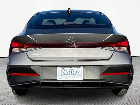 Used 2024 Hyundai Elantra SEL image 4