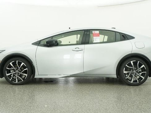New 2026 Toyota Prius Plug-In Hybrid FWD image 13