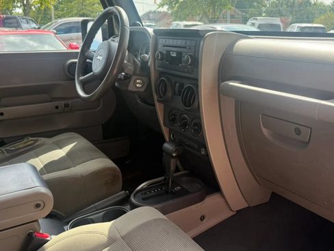 Used 2007 Jeep Wrangler Sahara w/ Dual Top Group AWD/4WD image 11