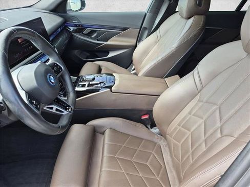 Used 2024 BMW i5 eDrive40i w/ M Sport Package RWD image 17