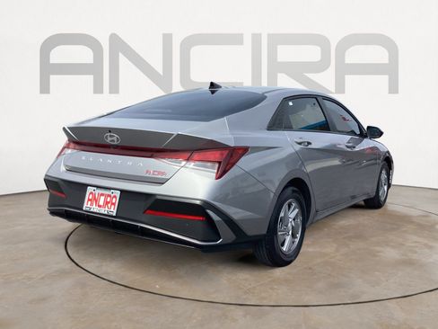 Used 2025 Hyundai Elantra SE w/ Cargo Package FWD image 14
