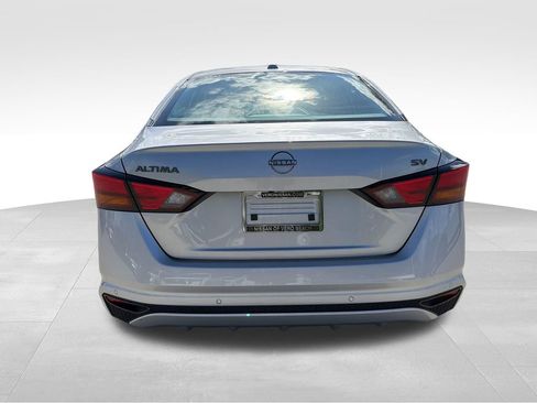 Used 2024 Nissan Altima 2.5 SV FWD image 6