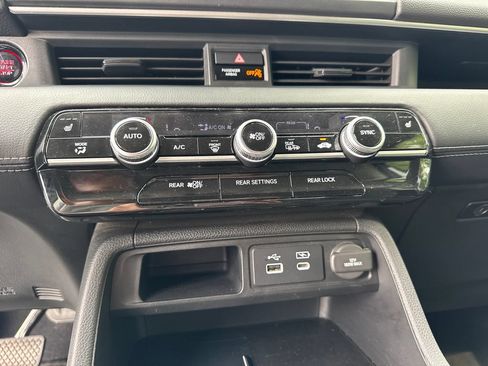 Used 2023 Honda Pilot Touring image 14