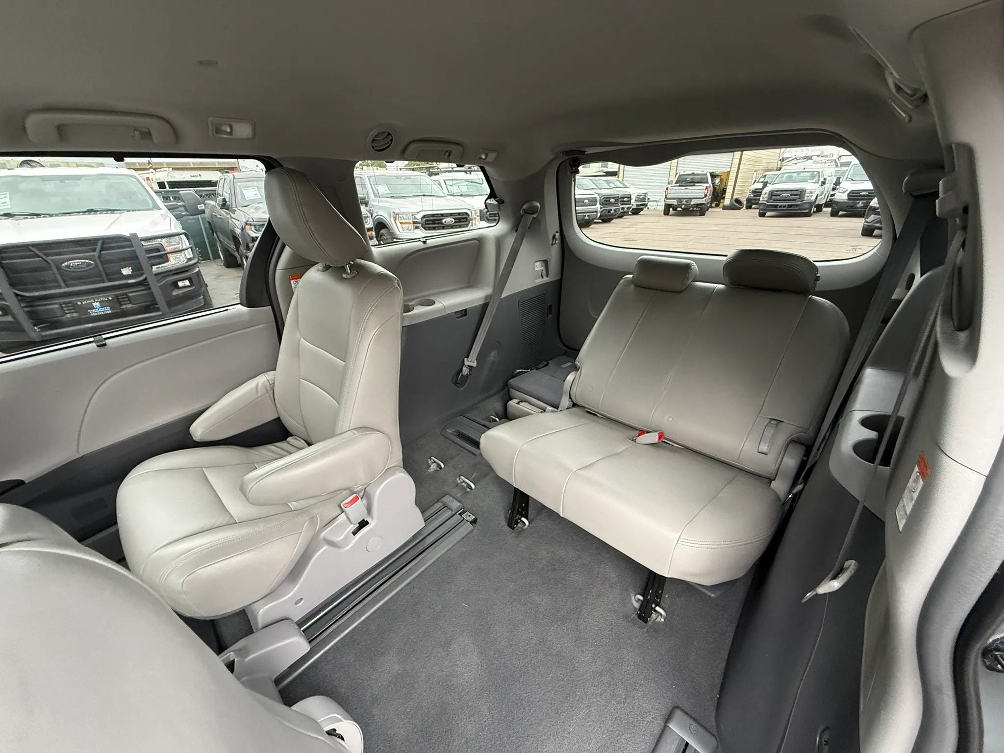 Used 2019 Toyota Sienna LE FWD image 14