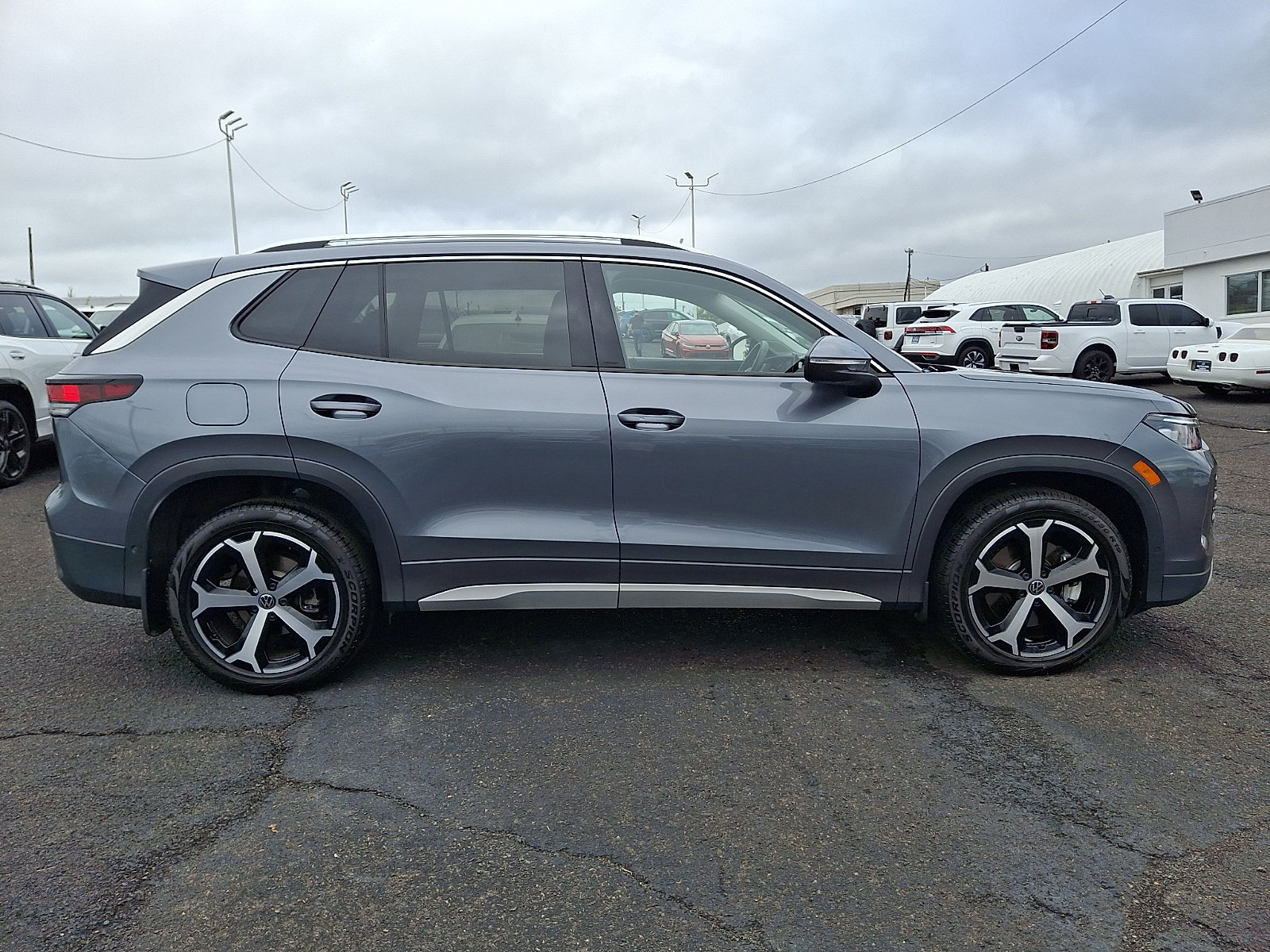 Certified 2026 Volkswagen Tiguan SE AWD/4WD image 8