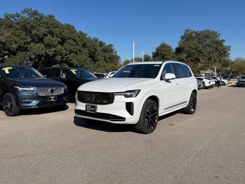 New 2026 Volvo XC90 T8 Plus w/ Protection Package Premier image 2