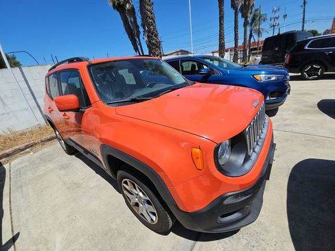 Used 2017 Jeep Renegade Latitude AWD/4WD image 2
