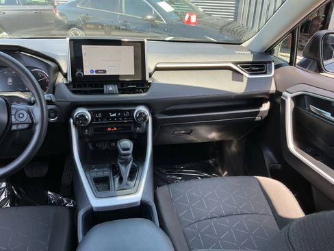 Used 2025 Toyota RAV4 XLE image 17