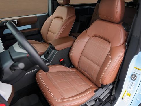 Used 2024 Ford Bronco Heritage Edition image 8