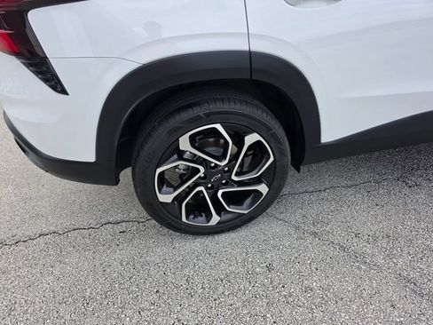Used 2024 Chevrolet Trax RS w/ Sunroof Package FWD image 12