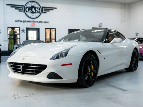 Used 2016 Ferrari California T image 12