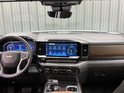 Used 2025 Chevrolet Silverado 1500 High Country AWD/4WD image 37