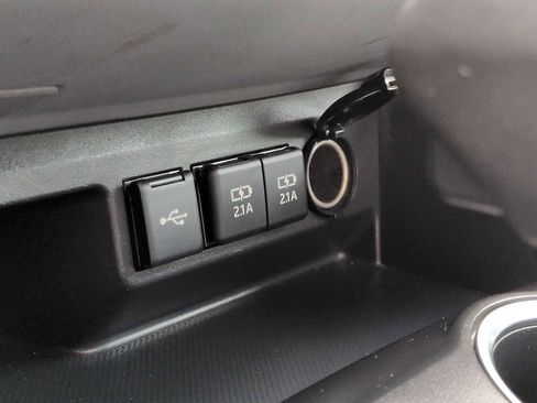 Used 2021 Toyota Highlander XLE AWD/4WD image 33