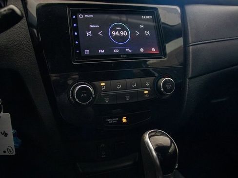 Used 2017 Nissan Rogue S image 33