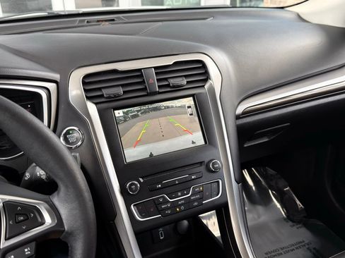 Used 2018 Ford Fusion SE w/ Equipment Group 602A FWD image 34