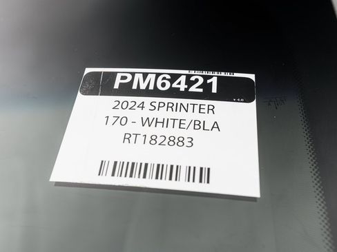 Used 2024 Mercedes-Benz Sprinter 2500 image 33