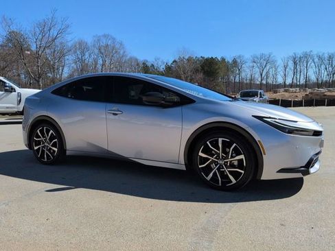 Used 2024 Toyota Prius Prime Premium image 2