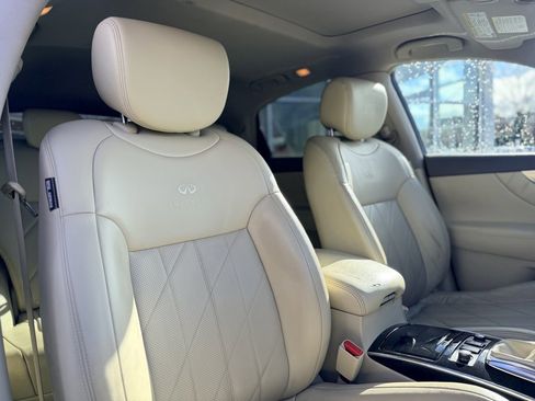 Used 2011 INFINITI FX35 2WD w/ Premium Pkg image 22