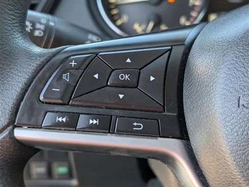 Used 2017 Nissan Rogue S image 18