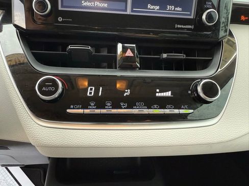 Used 2022 Toyota Corolla LE w/ Carpet Mat Package (TMS) image 18