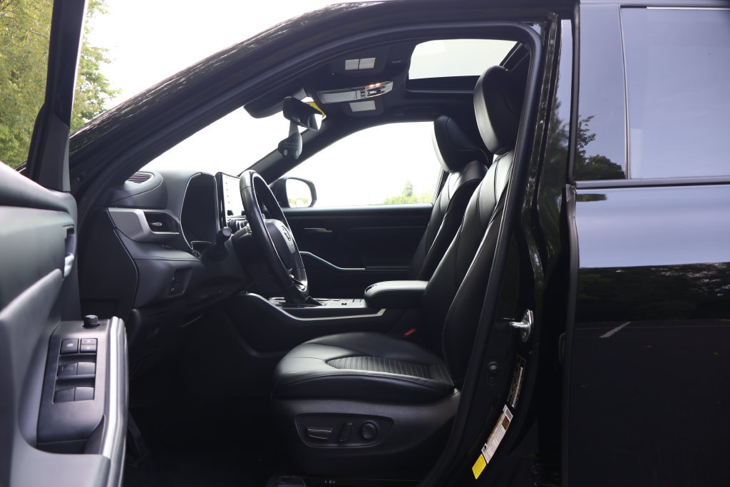 Used 2022 Toyota Highlander XSE FWD image 32