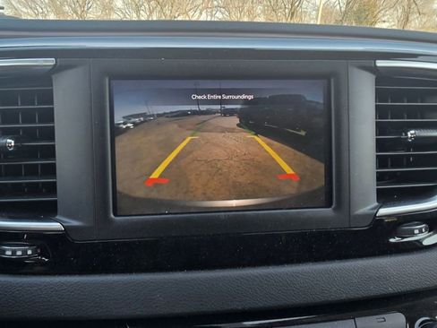 Used 2023 Chrysler Voyager LX image 16