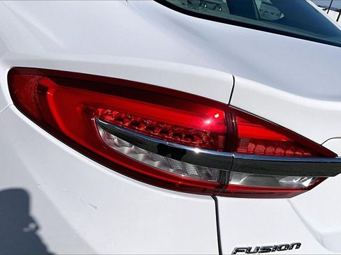 Used 2017 Ford Fusion SE w/ Fusion SE Technology Package image 22