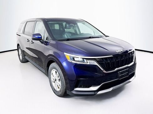 Certified 2024 Kia Carnival LX image 3