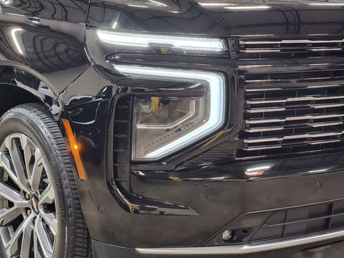 Used 2025 Chevrolet Suburban High Country AWD/4WD image 13