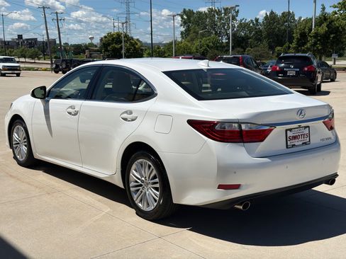 Used 2015 Lexus ES 350 w/ Luxury Package FWD image 4